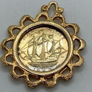 Vtg 1967 Gold Tone Queen Elizabeth 2nd Half Penny Coin Ornate Pendant / 1.8”